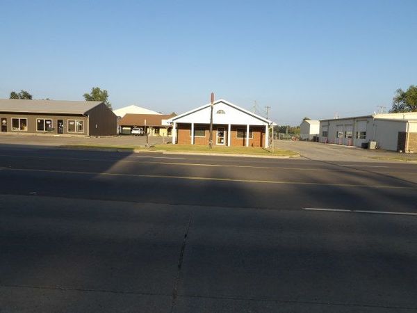 120 S Commercial Street , Harrisburg, IL 62946