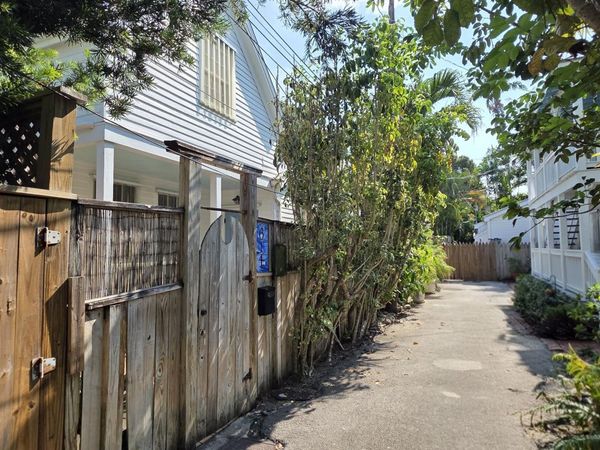 614 Roberts Lane, KEY WEST, FL 33040