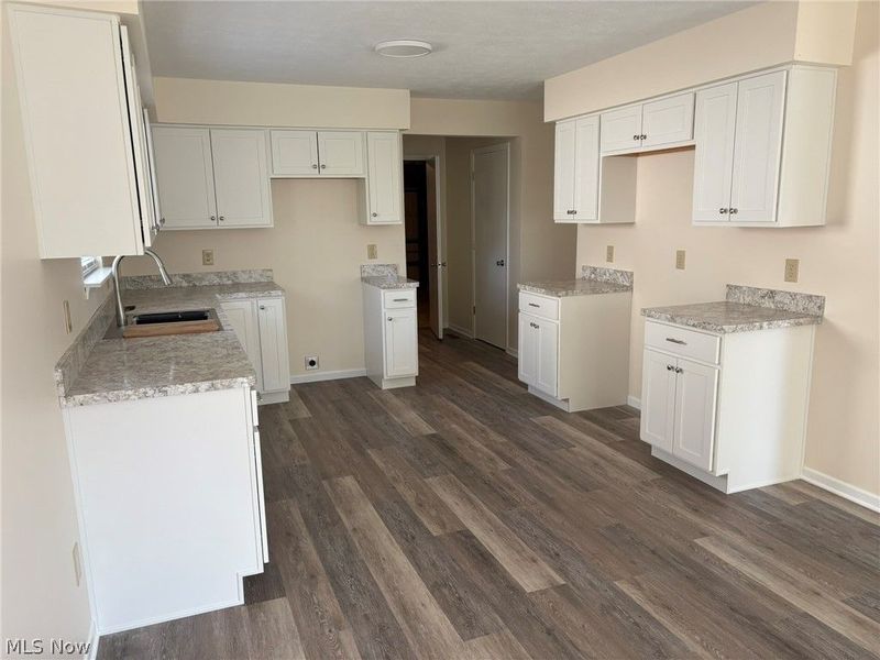 459 Hampton Drive, Elyria, OH 44035 Photo 10