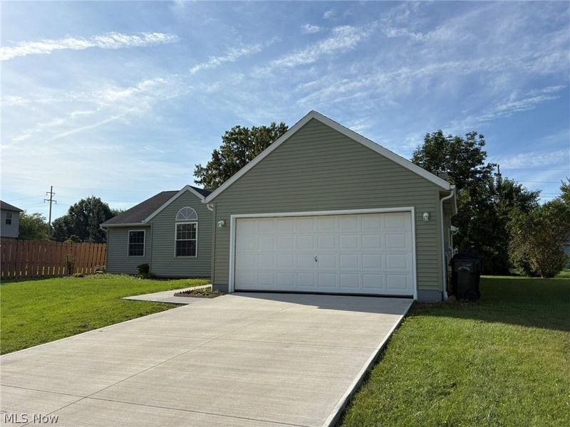 459 Hampton Drive, Elyria, OH 44035 Photo 2