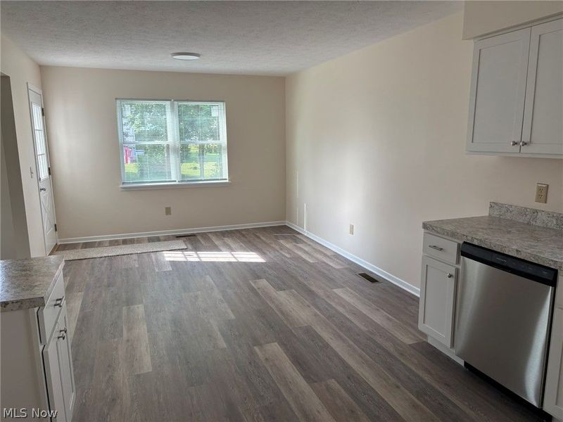 459 Hampton Drive, Elyria, OH 44035 Photo 4