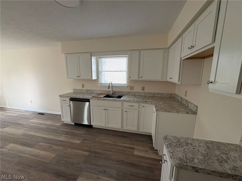459 Hampton Drive, Elyria, OH 44035 Photo 5