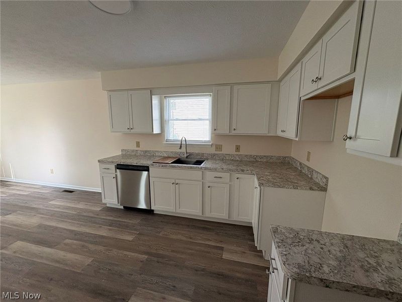 459 Hampton Drive, Elyria, OH 44035 Photo 6