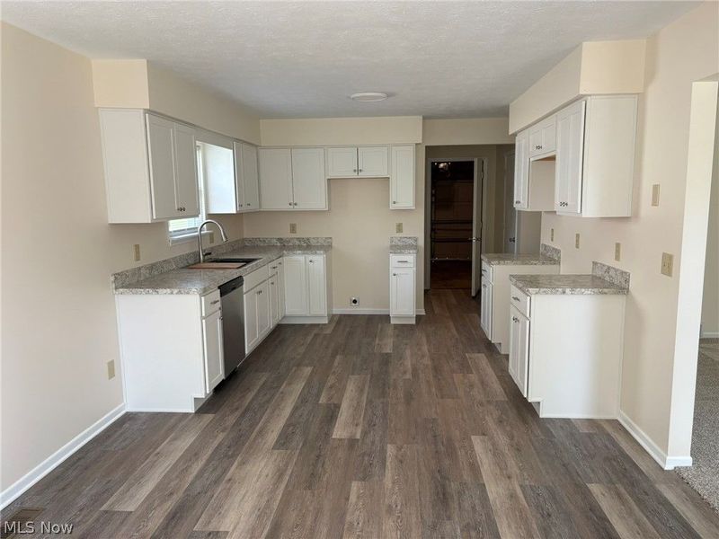 459 Hampton Drive, Elyria, OH 44035 Photo 8