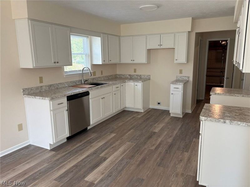 459 Hampton Drive, Elyria, OH 44035 Photo 9