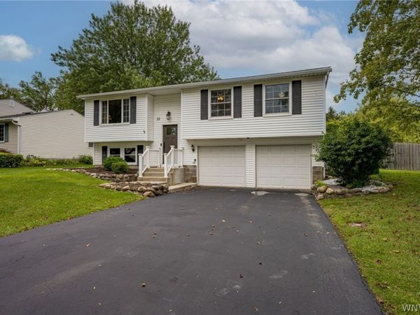 73 Chapel Glen Drive, Hamburg, NY 14075