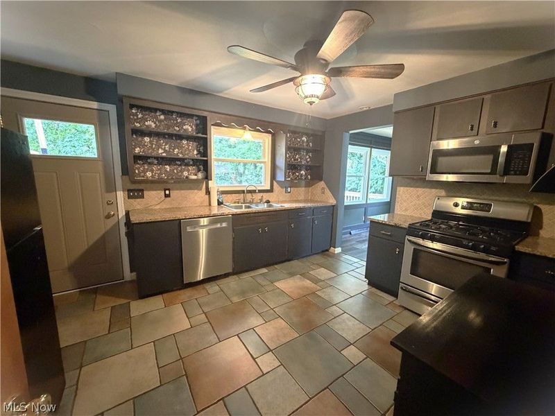 144 Everhard Road SW, North Canton, OH 44709 Photo 5