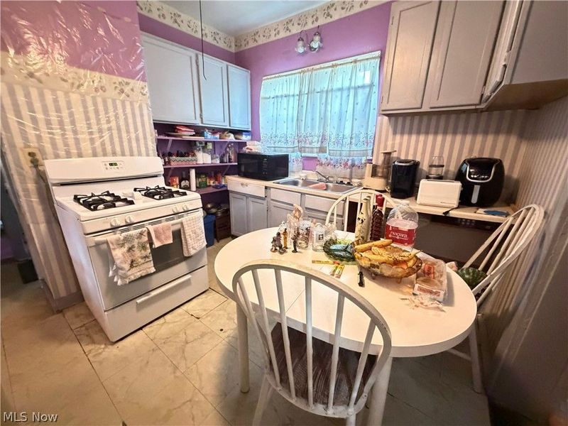 569 Edgewood Avenue, Akron, OH 44307 Photo 11