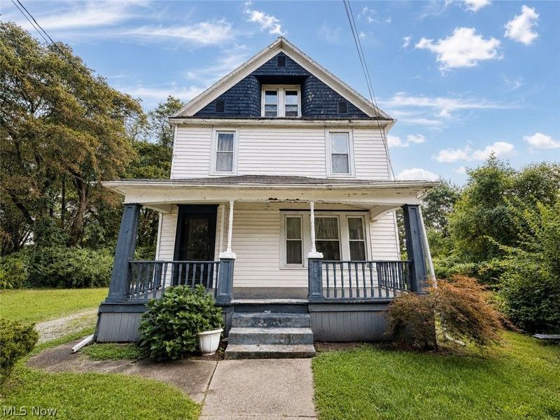 569 Edgewood Avenue, Akron, OH 44307 Photo 2