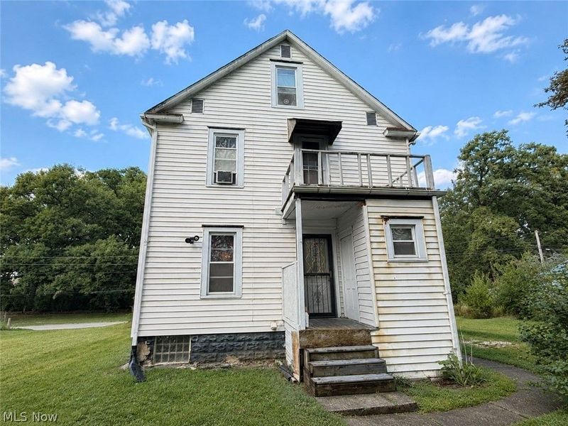 569 Edgewood Avenue, Akron, OH 44307 Photo 4