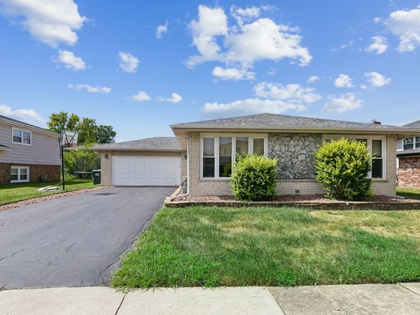 238 S Walnut Street , Glenwood, IL 60425