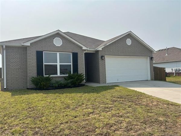 1905 S Lubbock Drive S, Claremore, OK 74019