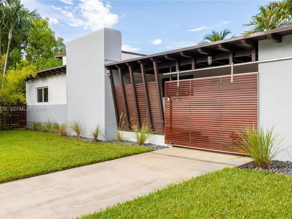 8250 NE 8th Ct , Miami, FL 33138