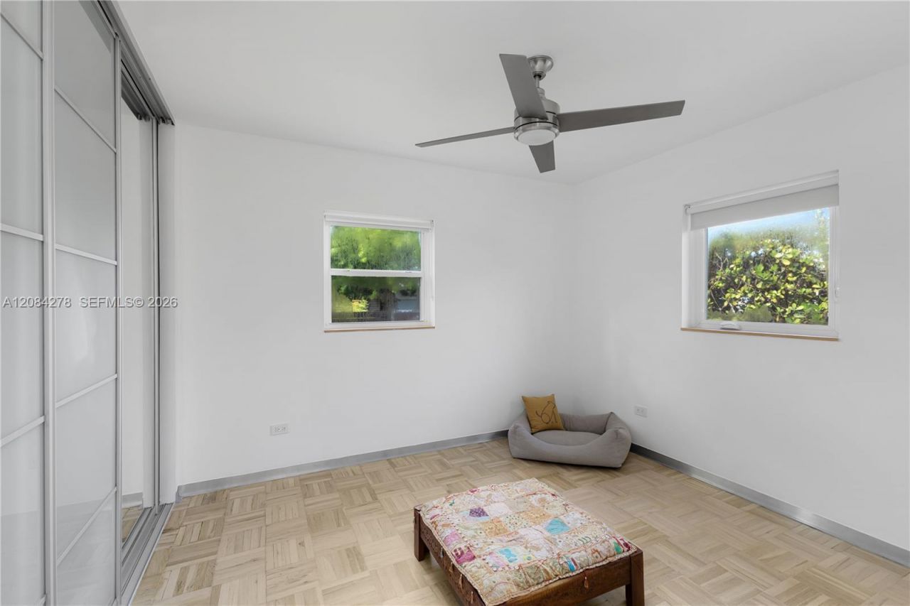 8250 NE 8th Ct, Miami, FL 33138 Photo
