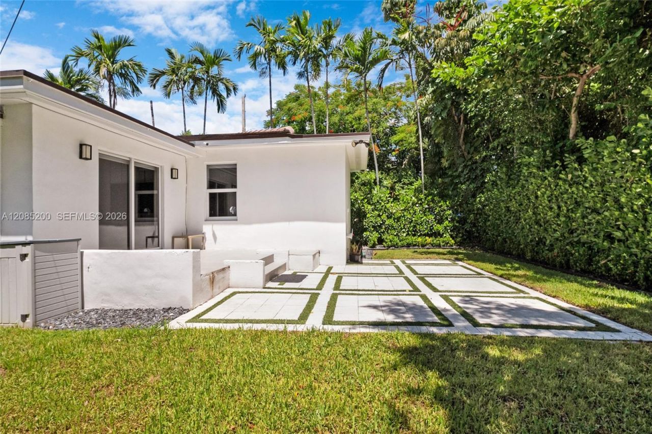 817 Tangier St, Coral Gables, FL 33134 Photo
