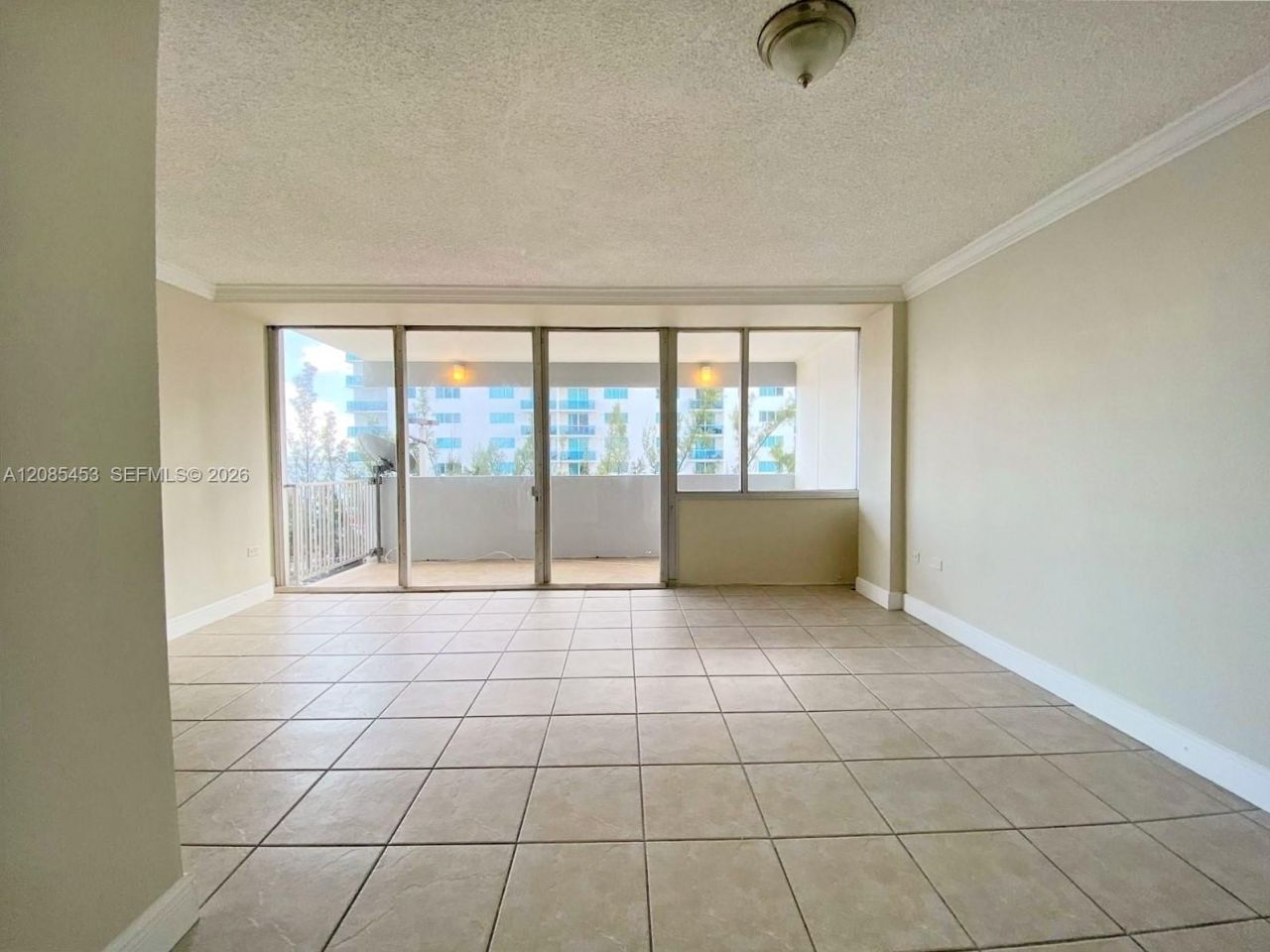 7545 E Treasure Dr, Unit 3I, North Bay Village, FL 33141 Photo