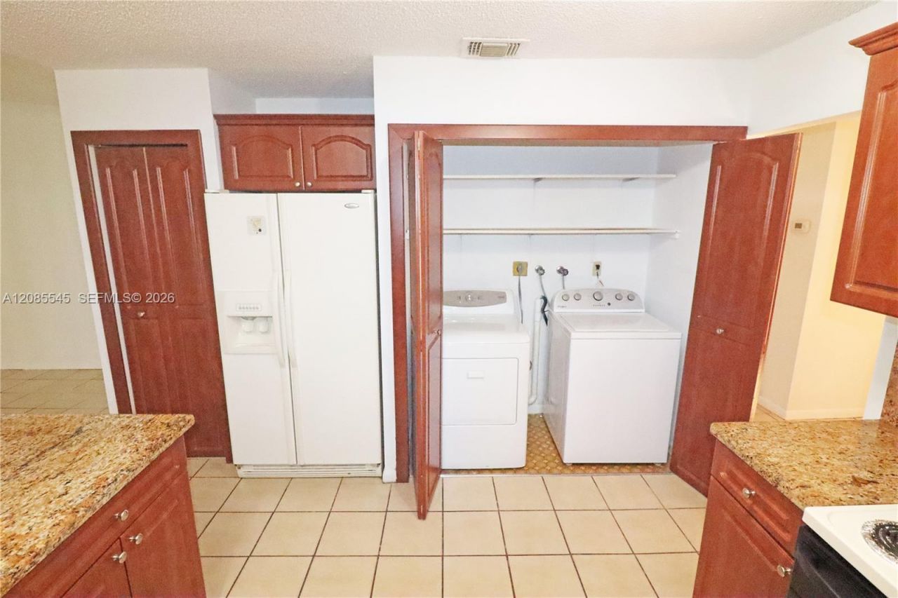 2426 SW 109th Ct, Miami, FL 33165 Photo