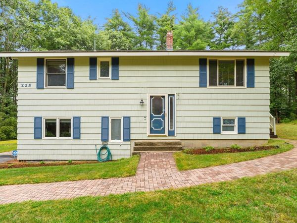 225 Taylor Rd, Stow, MA 01775