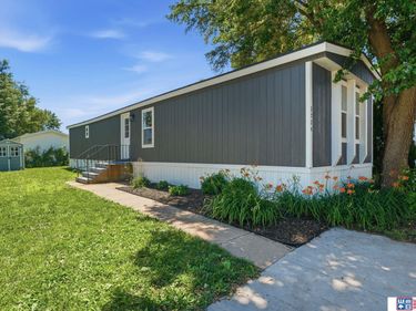 3724 NW Darkwood Court, Lincoln, NE 68521