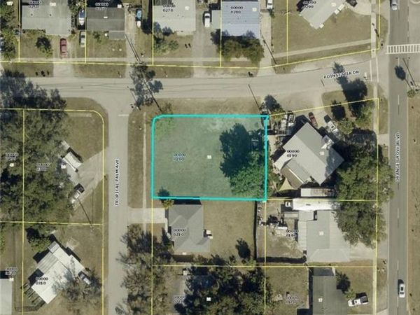998 Tropical Palm AVE, NORTH FORT MYERS, FL 33903