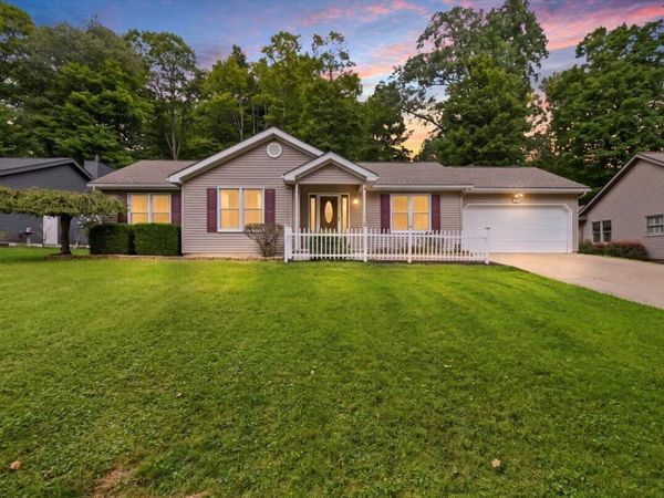 618 Courtland Drive , Howard, OH 43028