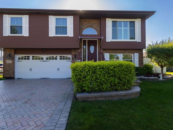 16211 Hunter Court , Orland Hills, IL 60487