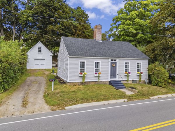 10 Elm Street, Topsham, ME 04086