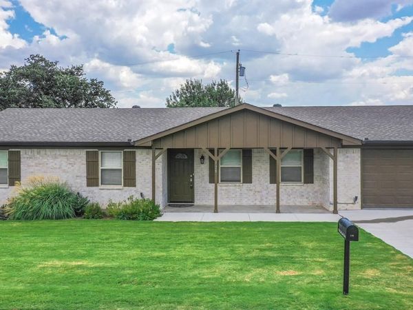 128 Oak Creek Street, Jacksboro, TX 76458
