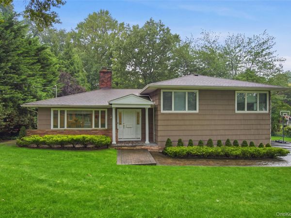 29 Sycamore Drive , Roslyn, NY 11576