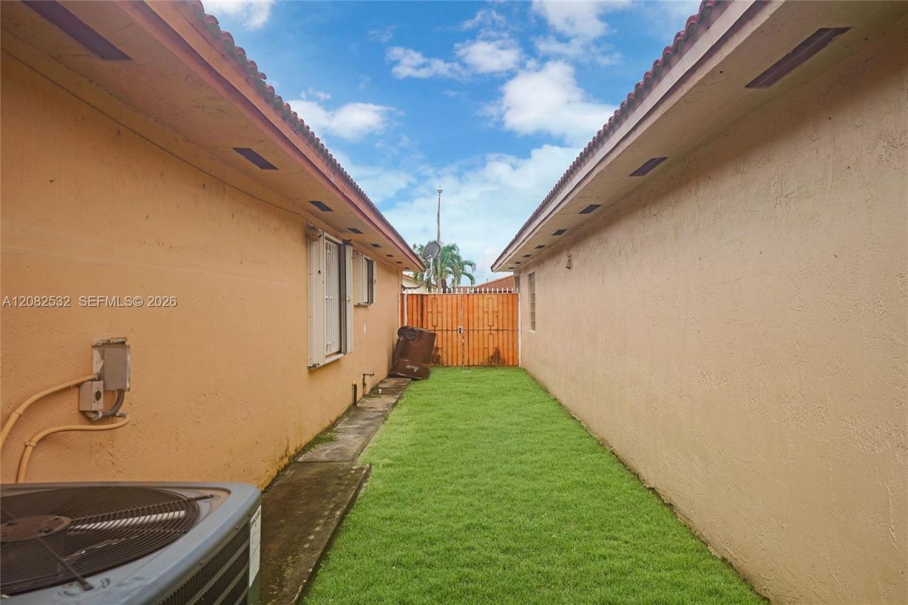 7627 W 34th Ct, Hialeah, FL 33018 Photo