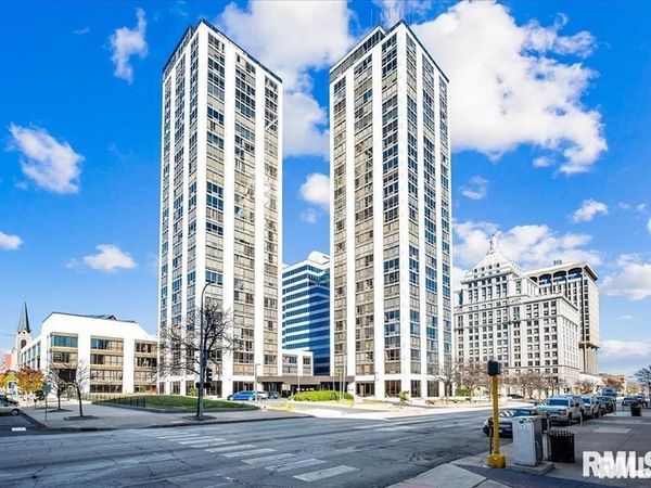 123 SW JEFFERSON Avenue, Unit E19C, Peoria, IL 61602