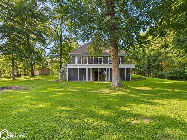 4 Birchwood Lake Drive, Ottumwa, IA 52501