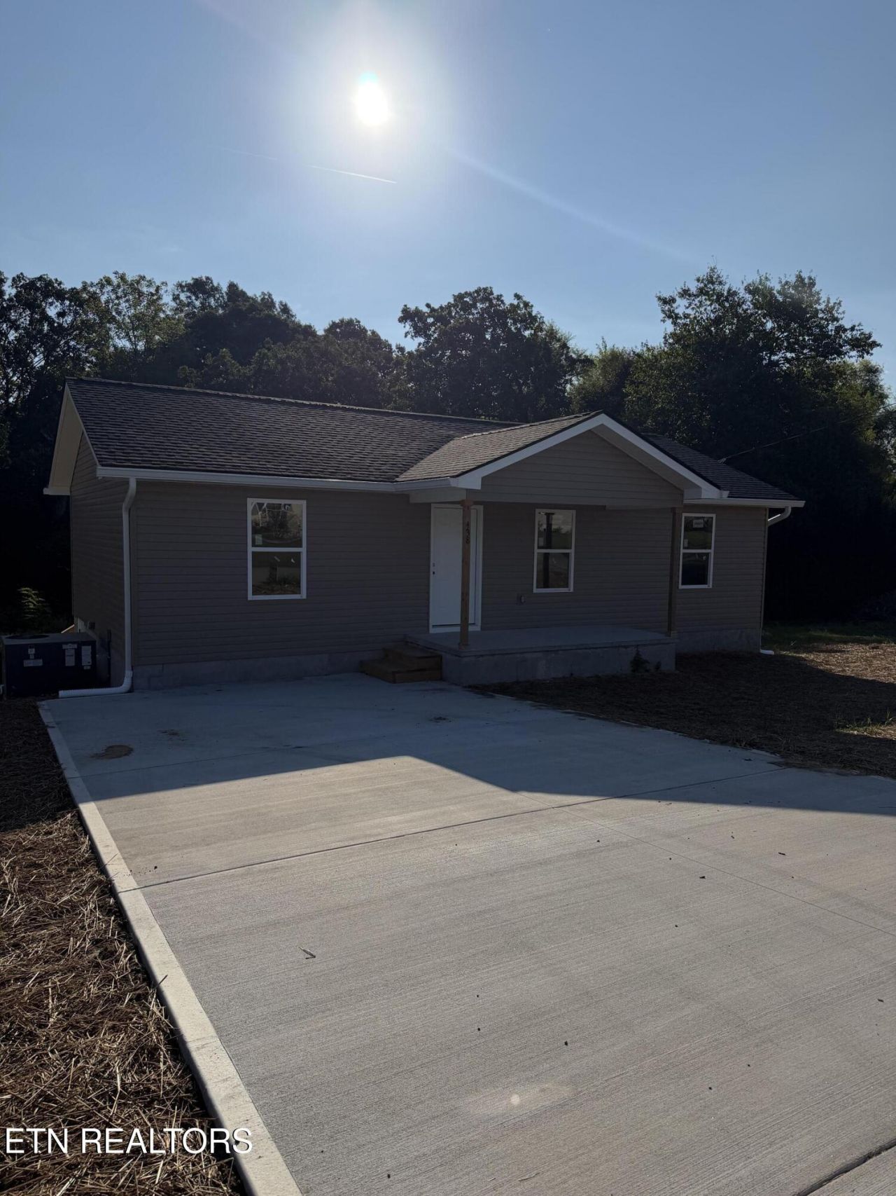 438 Storie Ave, Crossville, TN 38555 Main Photo
