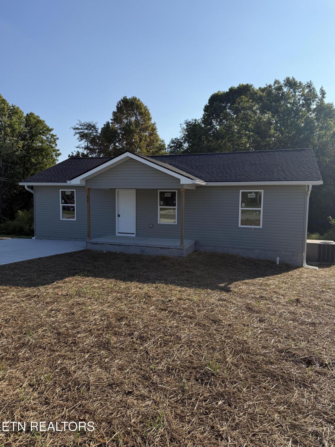 450 Storie Ave, Crossville, TN 38555 Main Photo