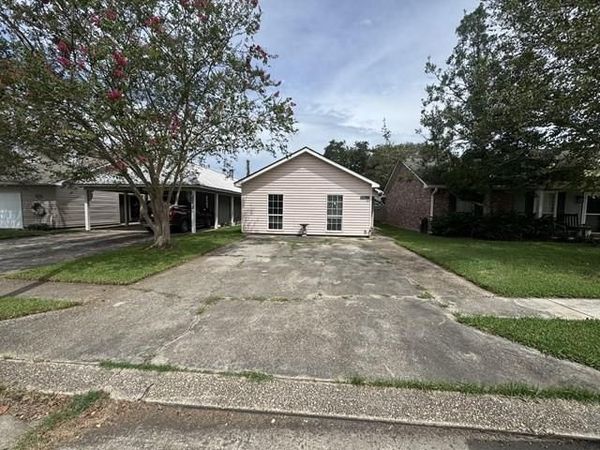 2014 E PARLANGE Street, Gonzales, LA 70737