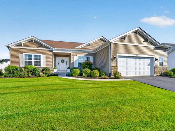 551 N Stone Ridge Dr, Lake Geneva, WI 53147