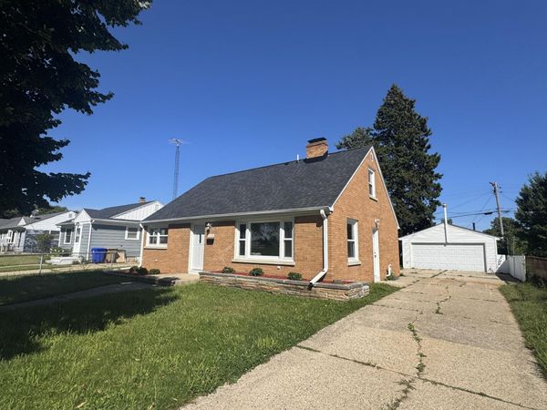 4709 33rd Ave, Kenosha, WI 53144