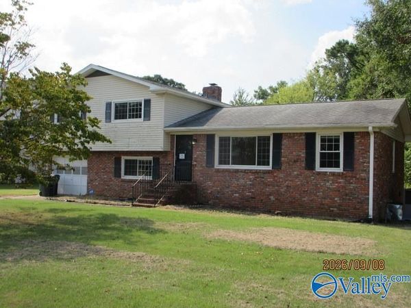 2111 Edinburgh Drive SW, Huntsville, AL 35803