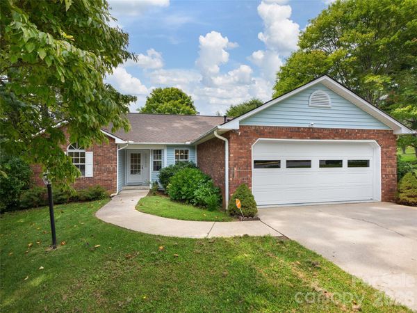 5 St Andrews Drive , Etowah, NC 28729