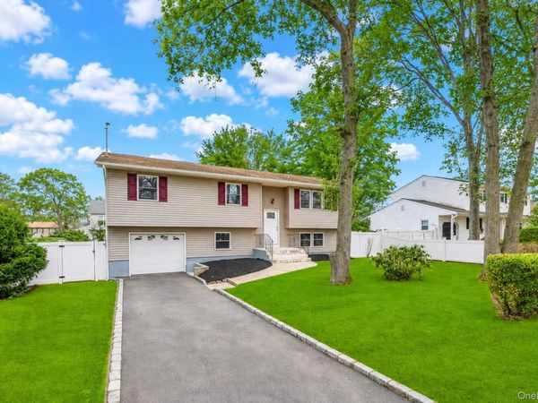 339 Avenue B , Ronkonkoma, NY 11779