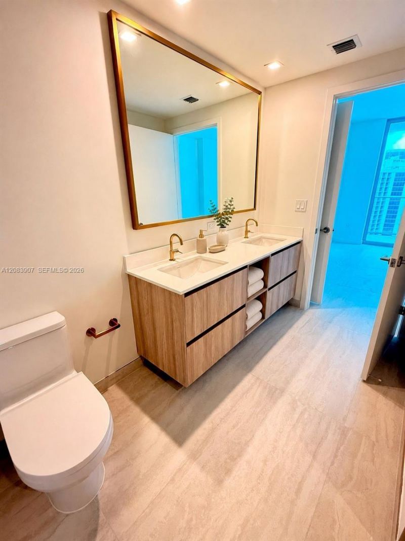 77 SE 5th St, Unit 2201, Miami, FL 33131 Photo