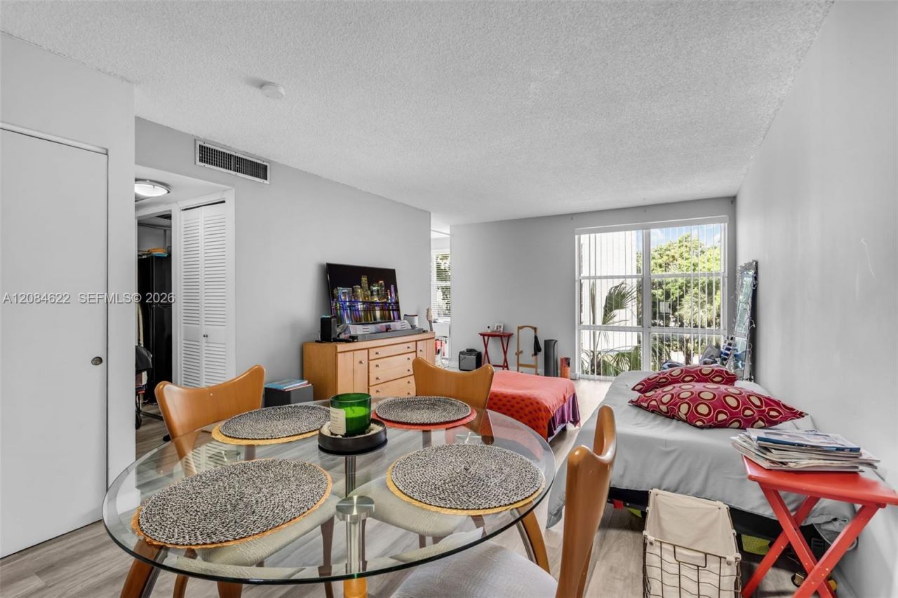 17620 Atlantic Blvd, Unit 315, Sunny Isles Beach, FL 33160 Photo