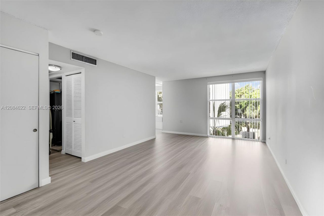 17620 Atlantic Blvd, Unit 315, Sunny Isles Beach, FL 33160 Photo
