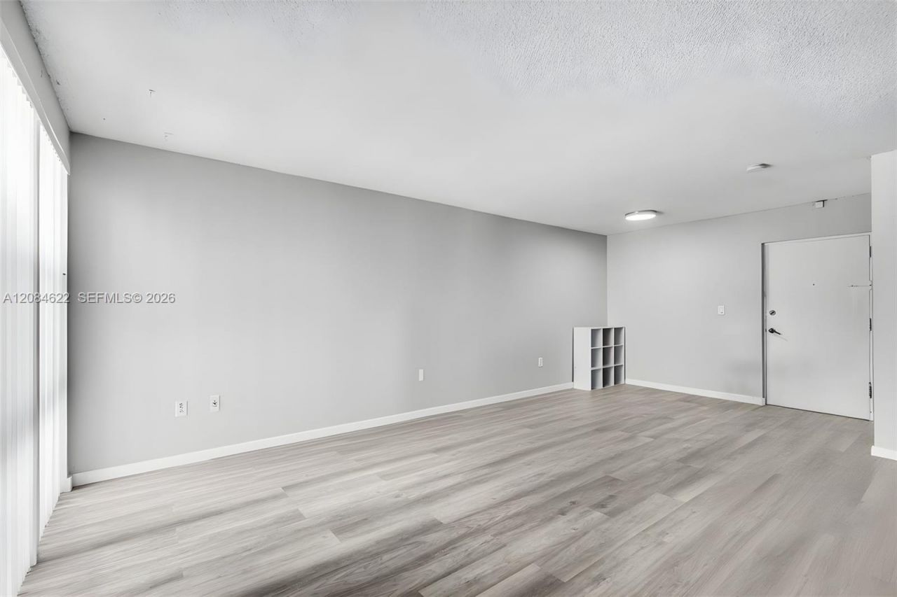17620 Atlantic Blvd, Unit 315, Sunny Isles Beach, FL 33160 Photo