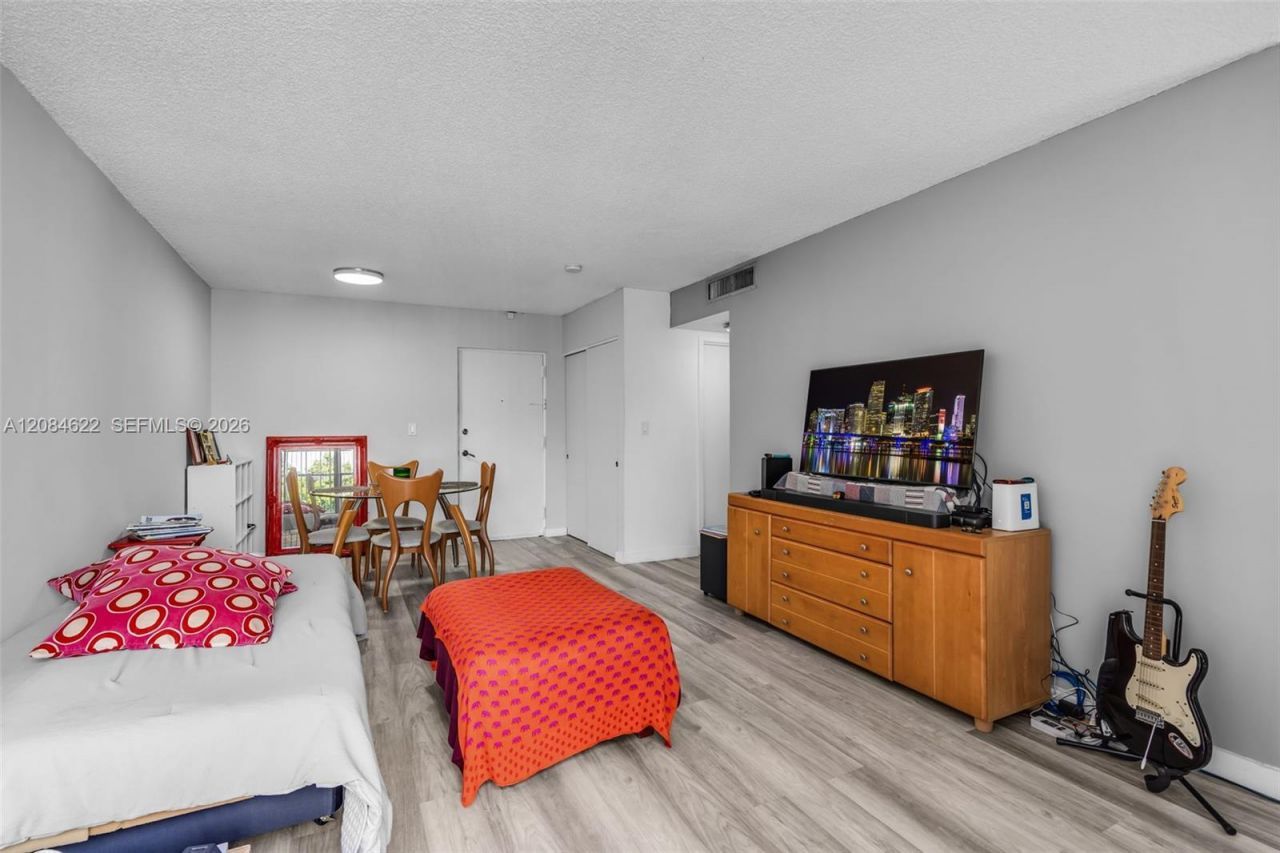 17620 Atlantic Blvd, Unit 315, Sunny Isles Beach, FL 33160 Photo