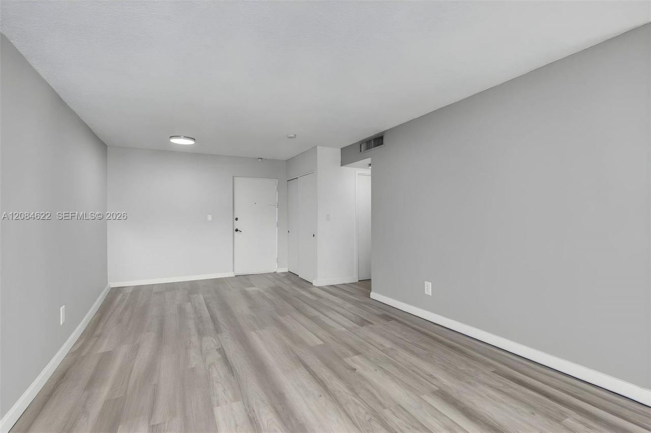 17620 Atlantic Blvd, Unit 315, Sunny Isles Beach, FL 33160 Photo
