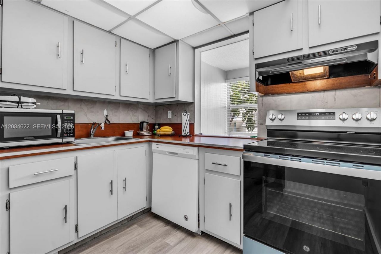 17620 Atlantic Blvd, Unit 315, Sunny Isles Beach, FL 33160 Photo