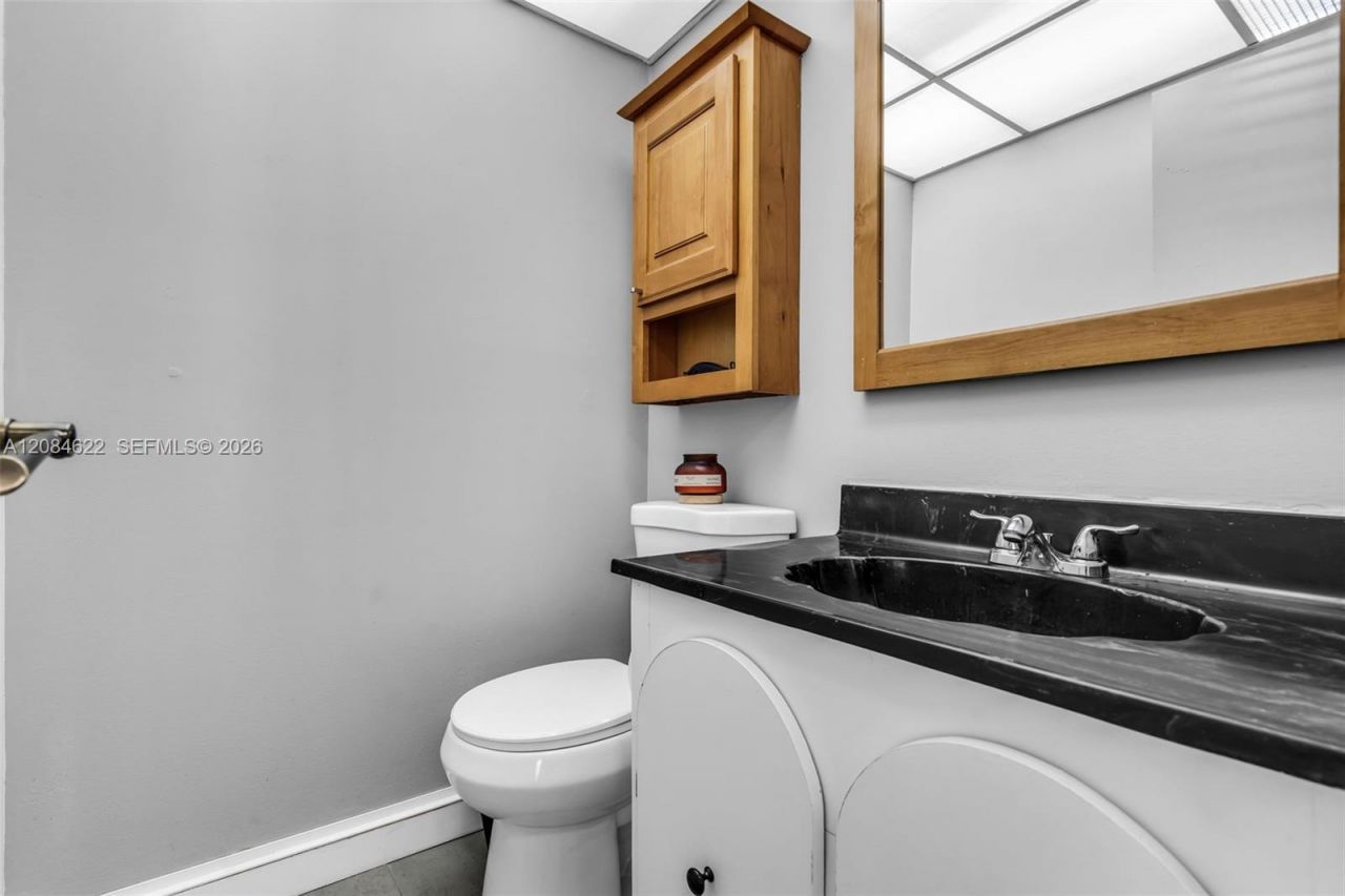 17620 Atlantic Blvd, Unit 315, Sunny Isles Beach, FL 33160 Photo
