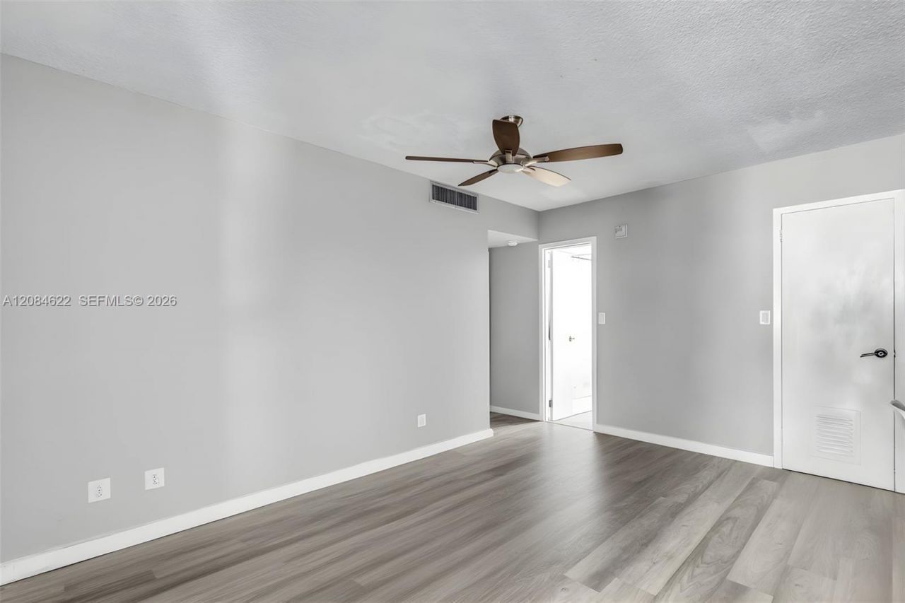 17620 Atlantic Blvd, Unit 315, Sunny Isles Beach, FL 33160 Photo
