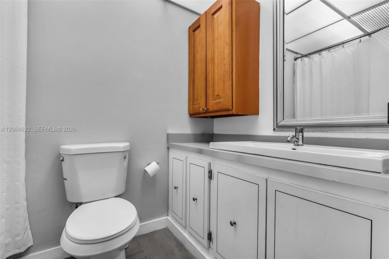 17620 Atlantic Blvd, Unit 315, Sunny Isles Beach, FL 33160 Photo